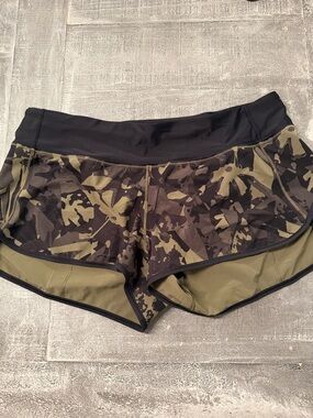Lululemon H2O Olive Camo Speed up  Shorts with Black Waistband